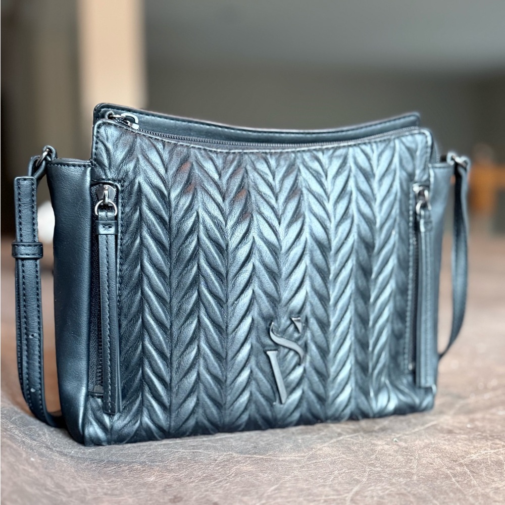 Vera Wang Quilted Crossbody Bag - Picture 4 of 6